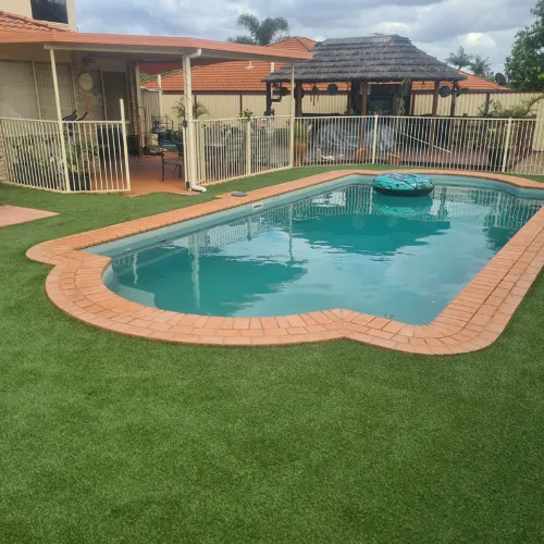 Installing-Artificial-Turf-on-Your-Pool-Surrounds